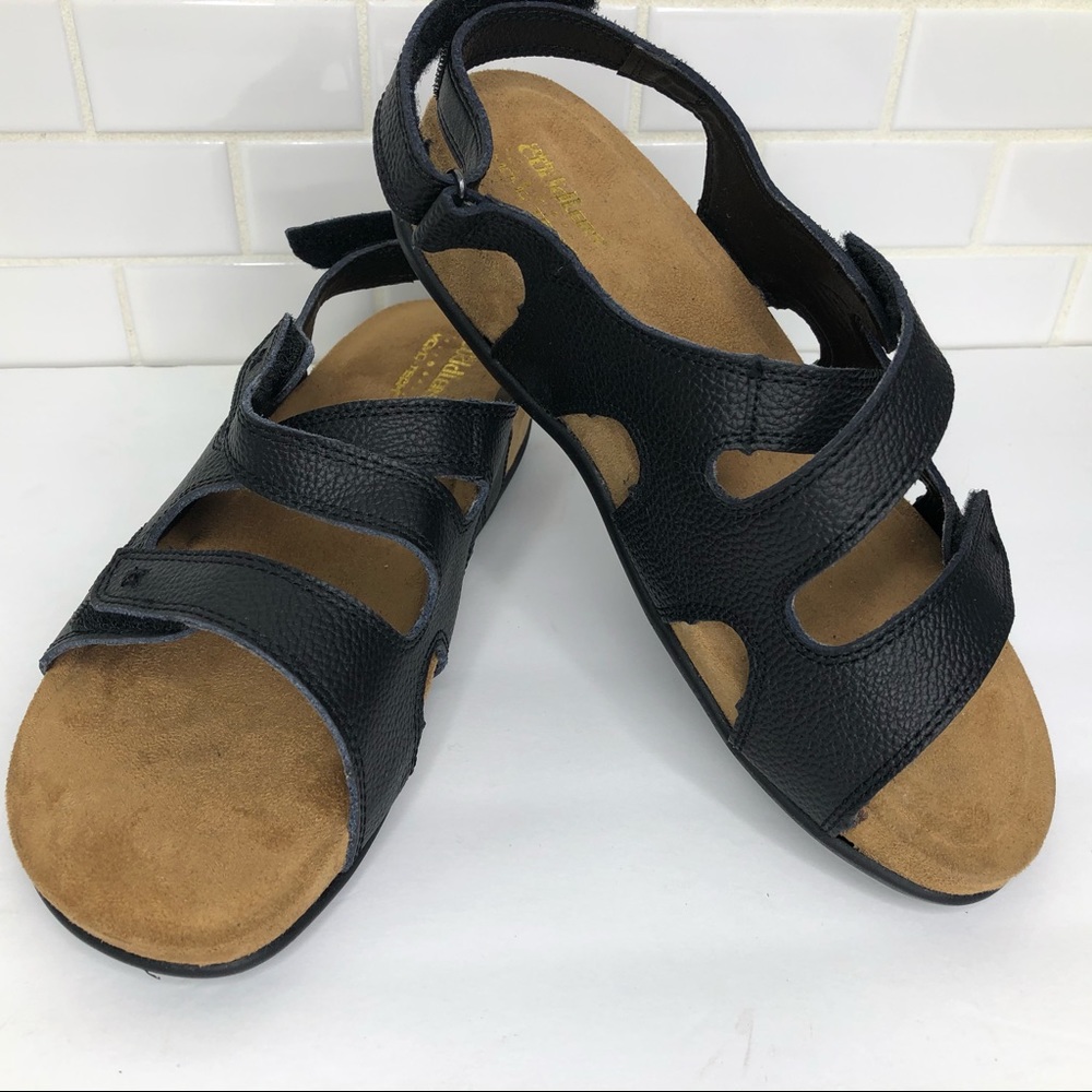 - - Connie Cuddlers black Velcro leather san…